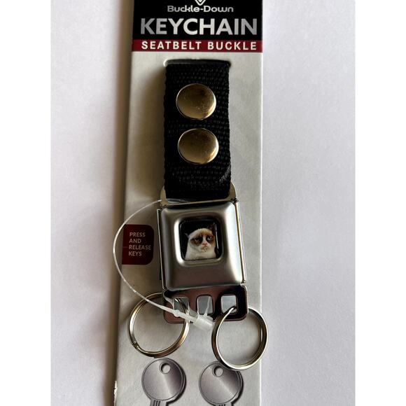 Angry Cat Buckle-Down Seat Belt Release Keychain - Picture 3 of 9